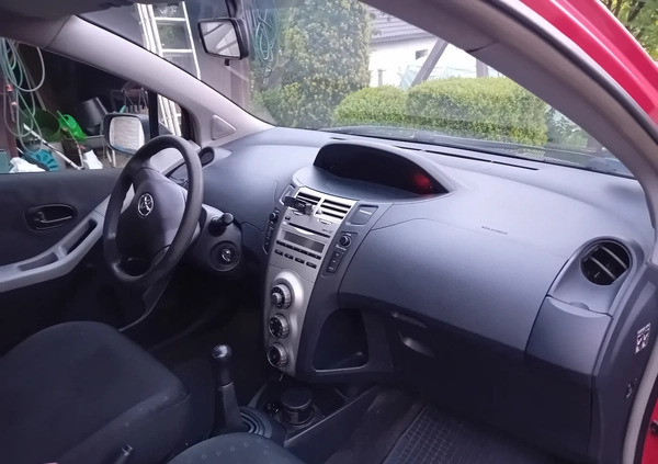 Toyota Yaris cena 8000 przebieg: 250034, rok produkcji 2006 z Wieliczka małe 172